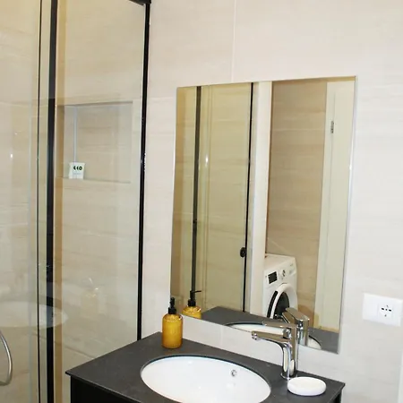 Lindi's 8/4 Apartmán Tirana