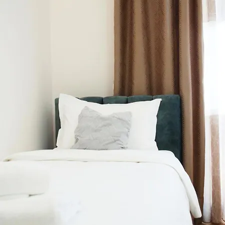 Lindi's 8/4 Apartment *