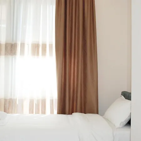 Lindi's 8/4 Tirana
